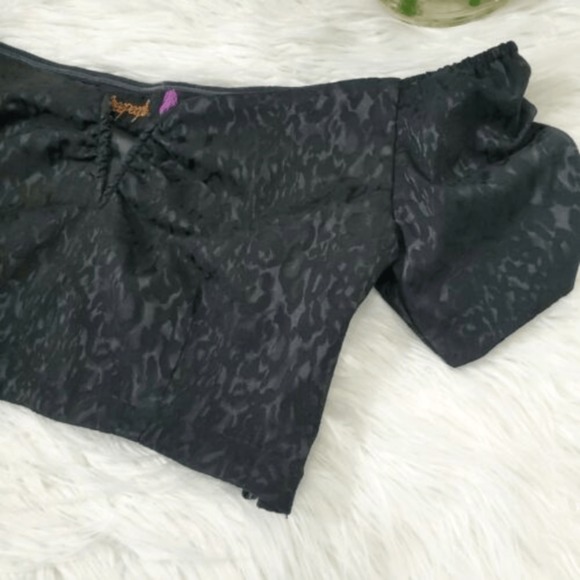 Free People Tops - Free People Small 6? Black Crop Top Animal Print